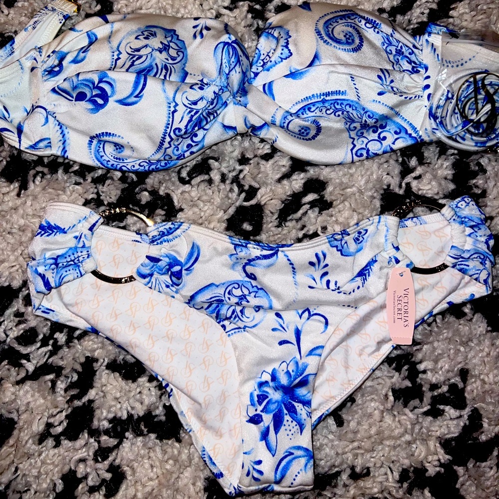 NEVER BEEN WORN, new with tags Victoria’s Secret blue and white strapless bikini
